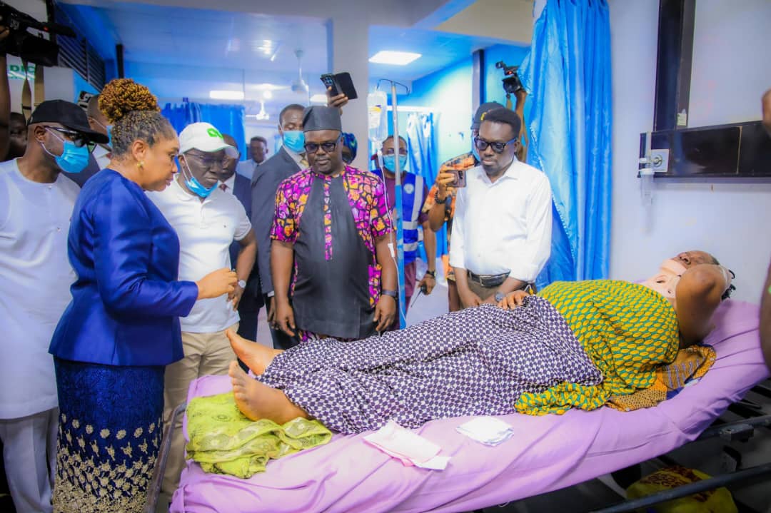 Gov. Okpebholo Visits Oluku Fuel Tanker Explosion Victims at UBTH