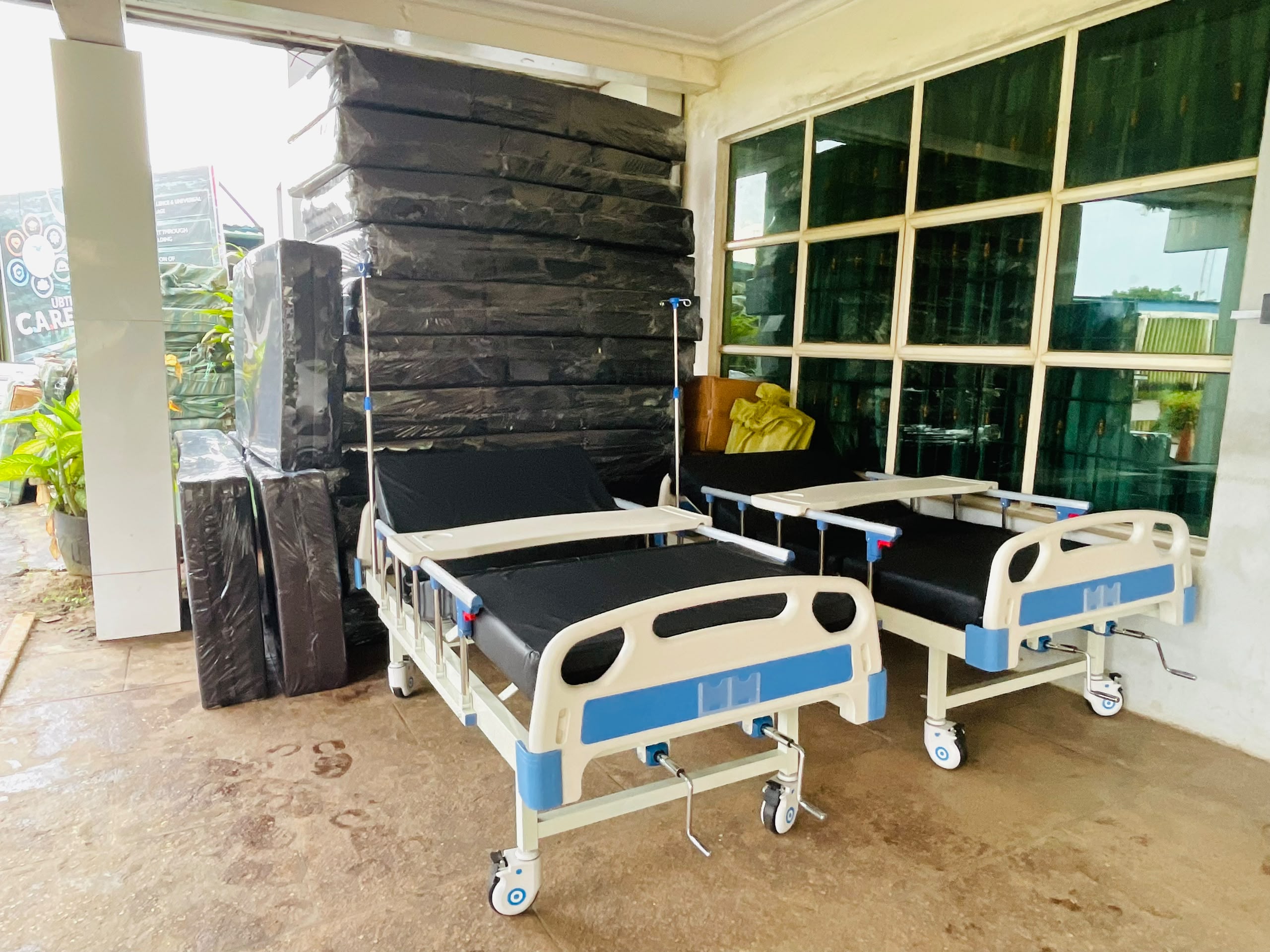 Philanthropist donates 30 Hospital Beds to UBTH, Lauds Ize-Iyamu